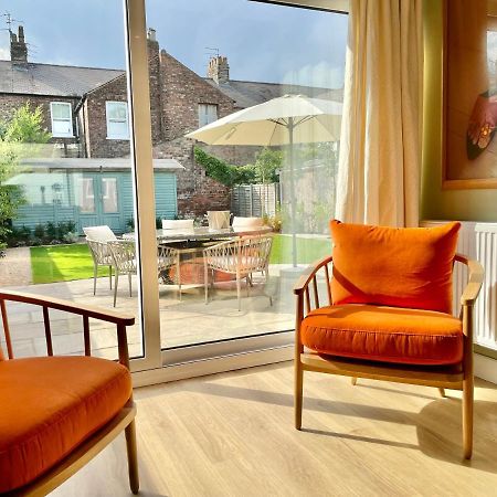 Central Townhouse With Free Off Road Parking And Garden York Exteriér fotografie
