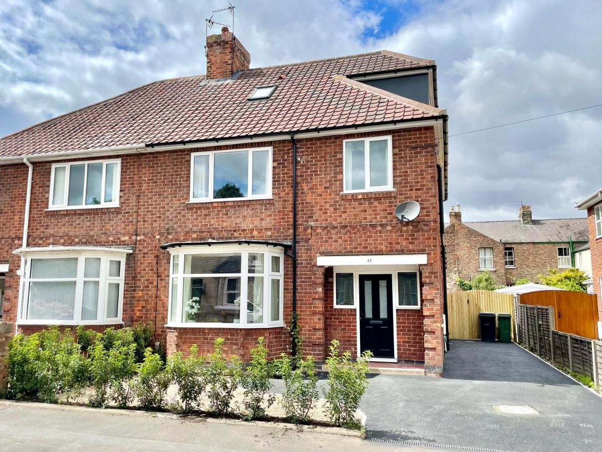 Central Townhouse With Free Off Road Parking And Garden York Exteriér fotografie