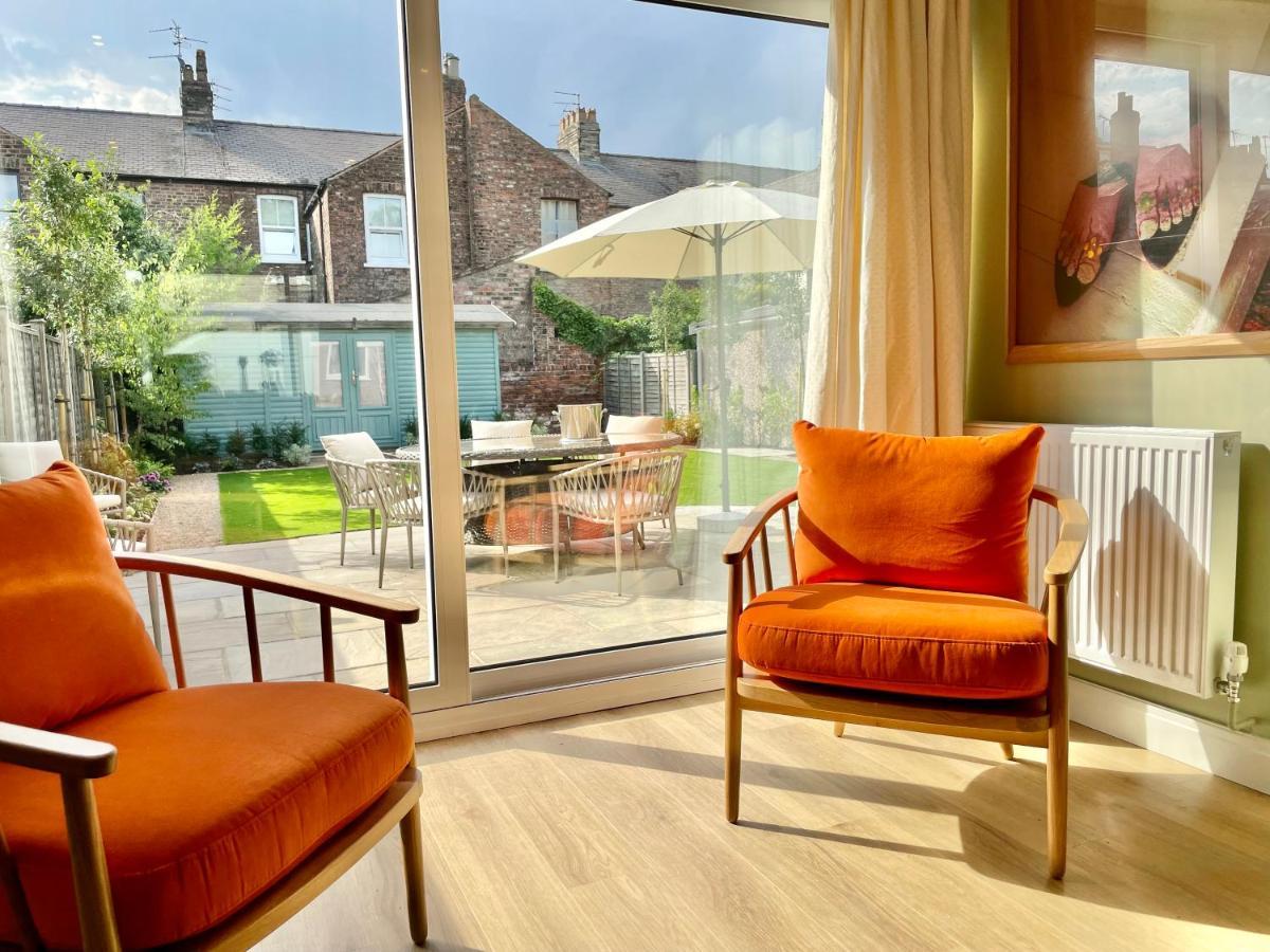 Central Townhouse With Free Off Road Parking And Garden York Exteriér fotografie