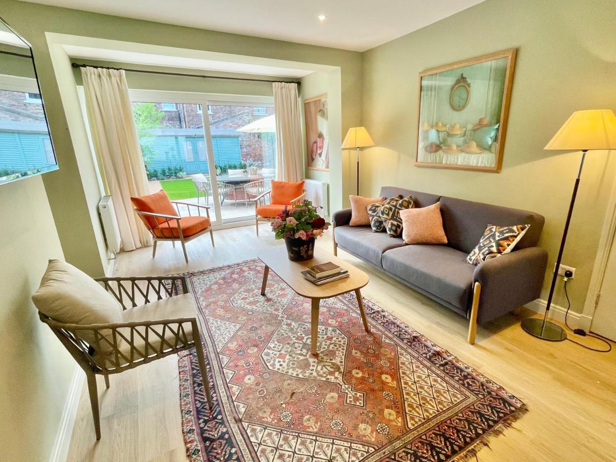 Central Townhouse With Free Off Road Parking And Garden York Exteriér fotografie