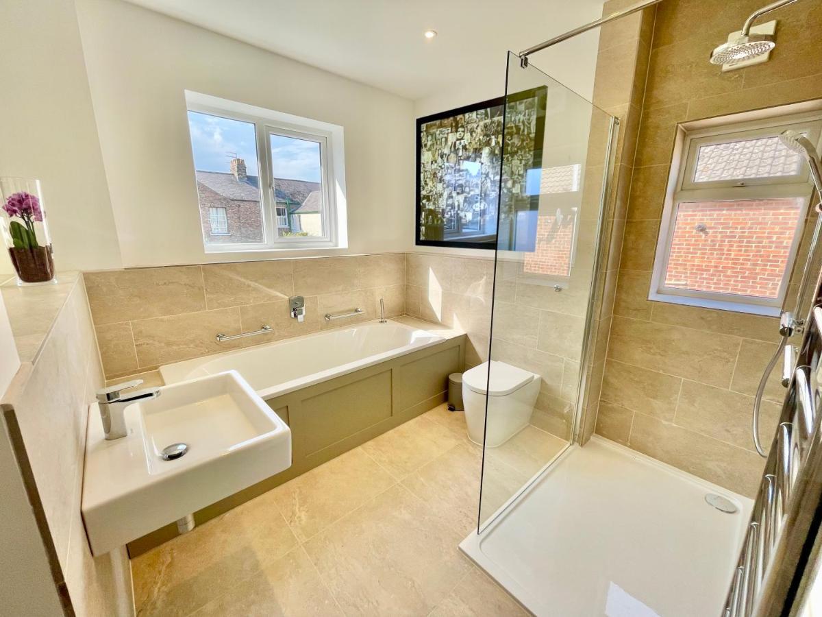 Central Townhouse With Free Off Road Parking And Garden York Exteriér fotografie