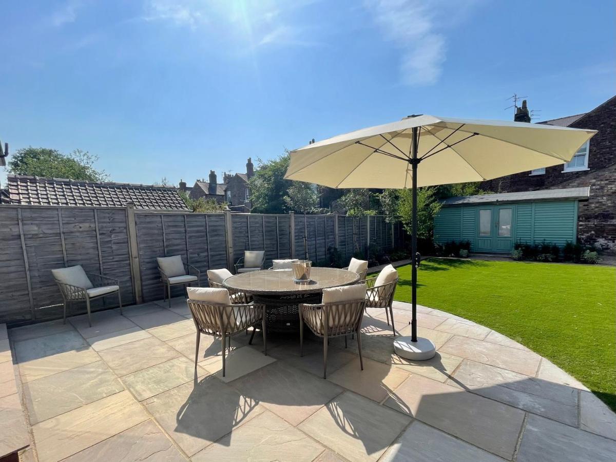 Central Townhouse With Free Off Road Parking And Garden York Exteriér fotografie