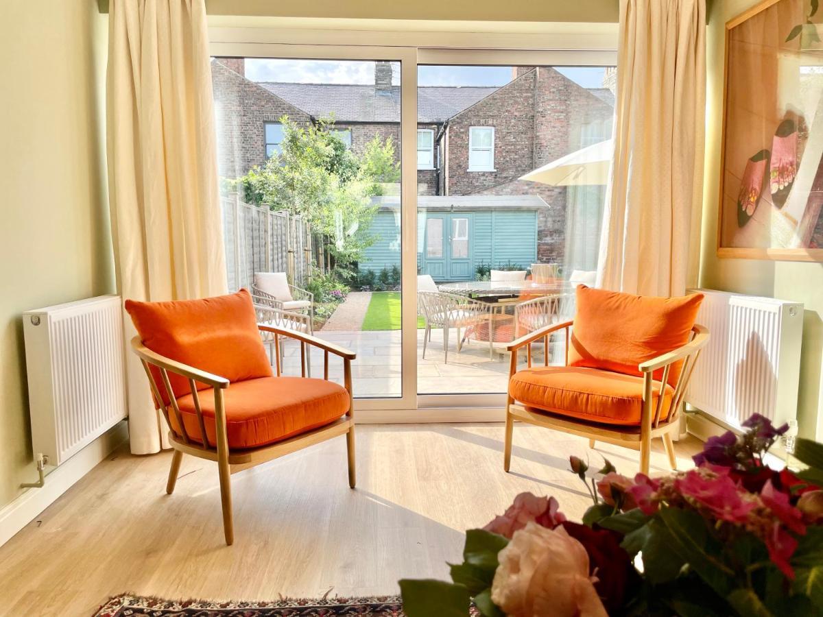 Central Townhouse With Free Off Road Parking And Garden York Exteriér fotografie