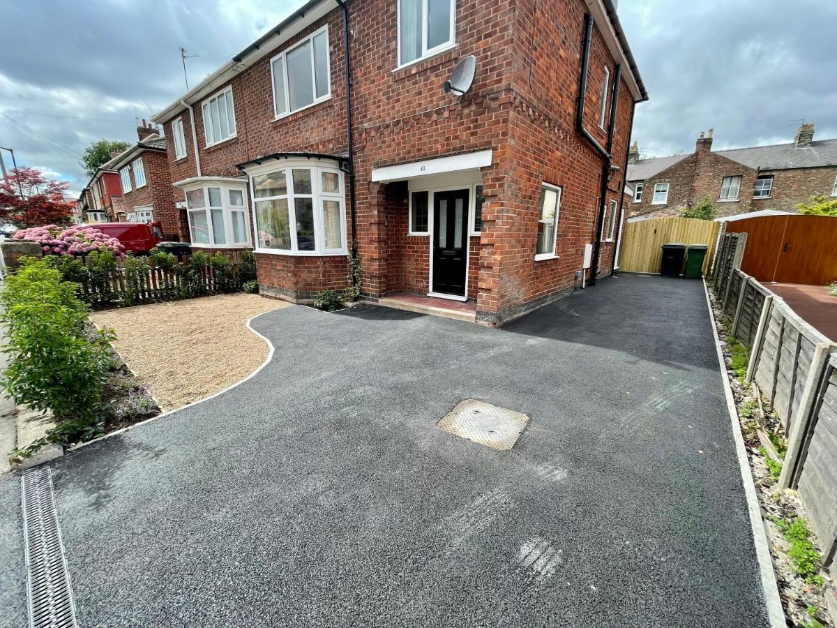 Central Townhouse With Free Off Road Parking And Garden York Exteriér fotografie
