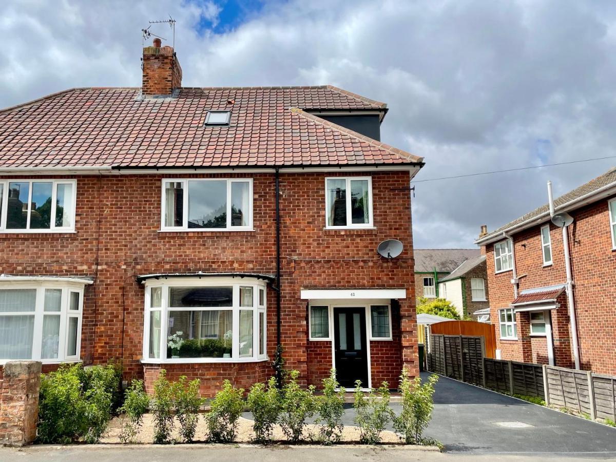 Central Townhouse With Free Off Road Parking And Garden York Exteriér fotografie