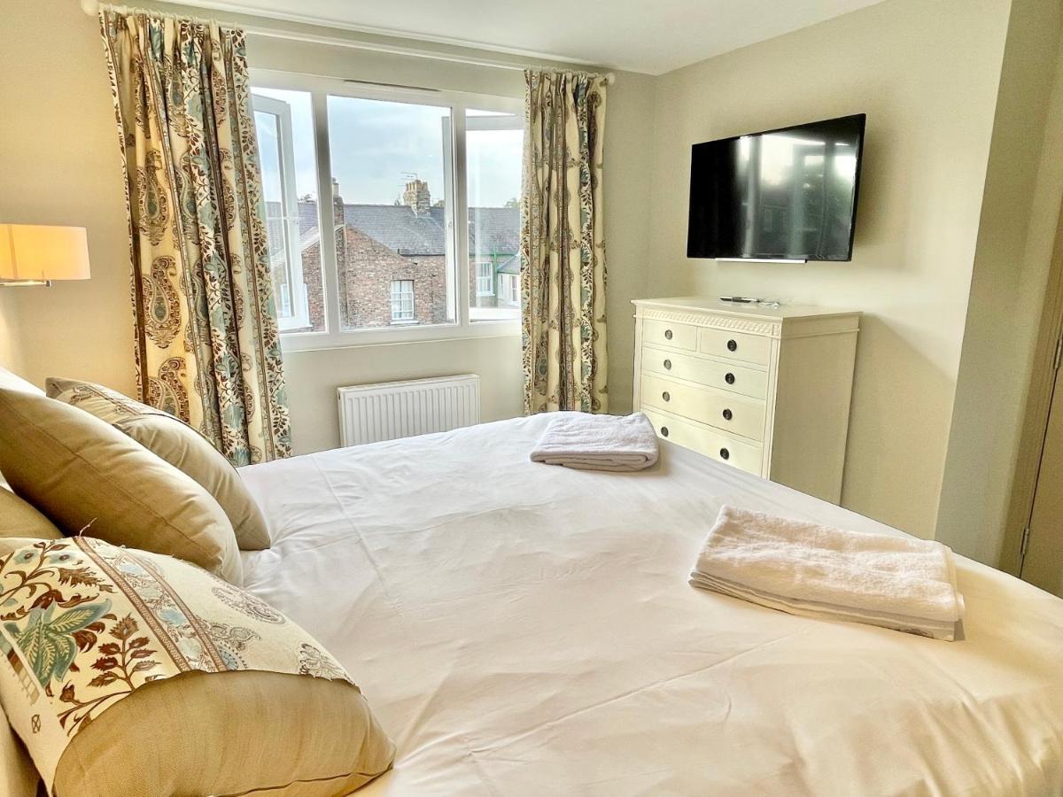 Central Townhouse With Free Off Road Parking And Garden York Exteriér fotografie