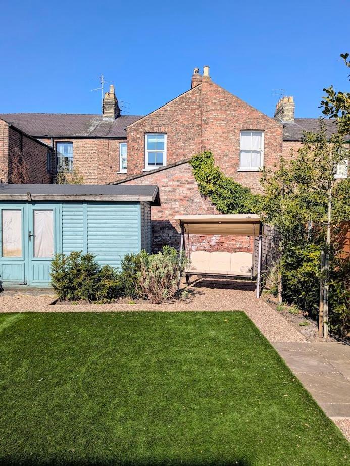 Central Townhouse With Free Off Road Parking And Garden York Exteriér fotografie